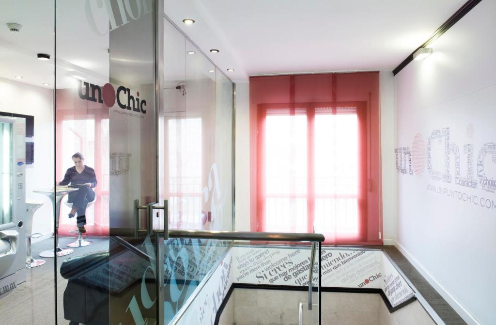 Hospedium Hostal Un Punto Chic 韦斯卡 外观 照片