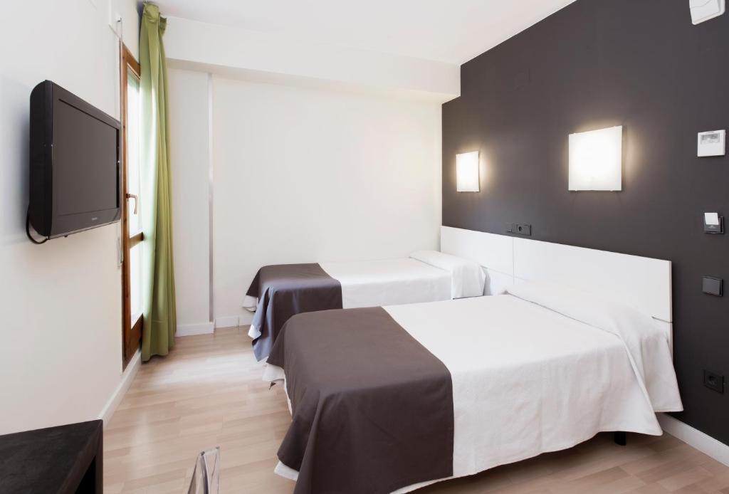 Hospedium Hostal Un Punto Chic 韦斯卡 外观 照片