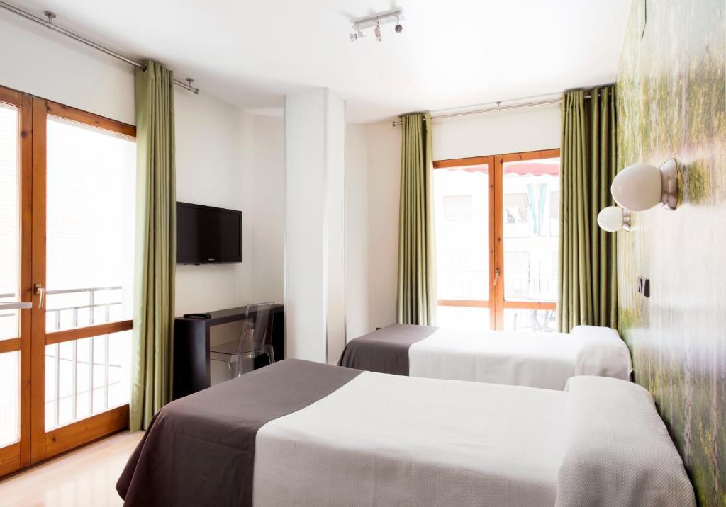 Hospedium Hostal Un Punto Chic 韦斯卡 外观 照片