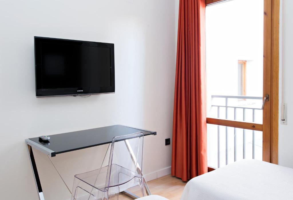 Hospedium Hostal Un Punto Chic 韦斯卡 外观 照片