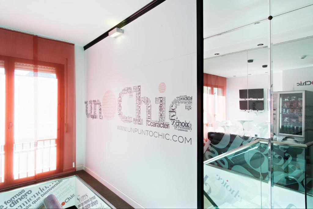 Hospedium Hostal Un Punto Chic 韦斯卡 外观 照片