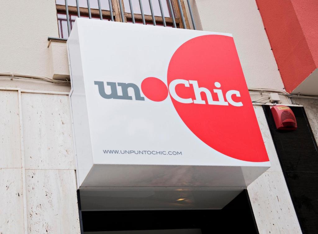 Hospedium Hostal Un Punto Chic 韦斯卡 外观 照片