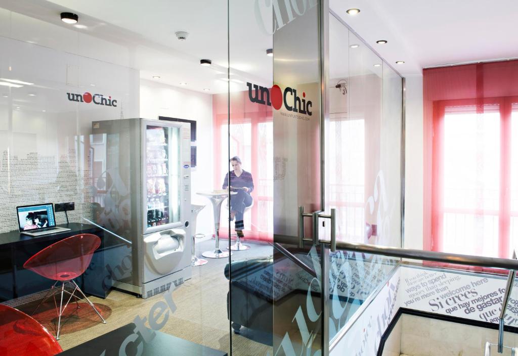 Hospedium Hostal Un Punto Chic 韦斯卡 外观 照片