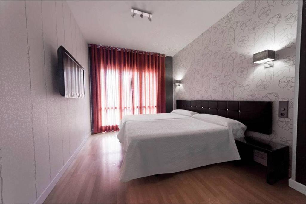 Hospedium Hostal Un Punto Chic 韦斯卡 外观 照片